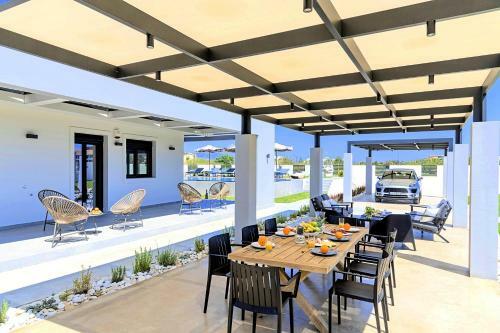 Villa Solaris Heated Pool & Jacuzzi