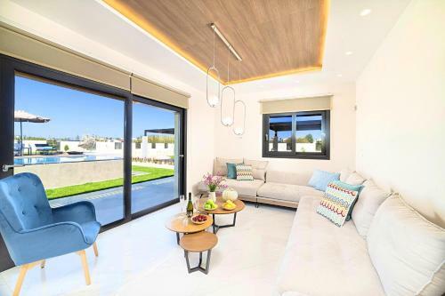 Villa Solaris Heated Pool & Jacuzzi