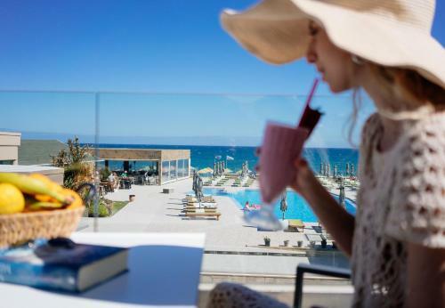 Hotel Enorme Eanthia Beach