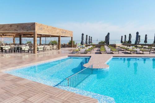 Hotel Enorme Eanthia Beach