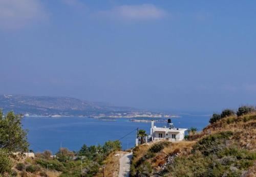 Zacharias Villa Sleeps 7 With Pool And Air Con