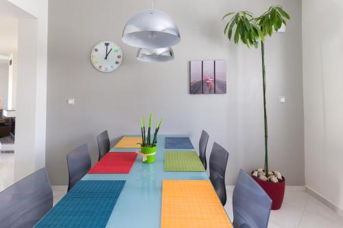Apartamento Groovy & Cozy Apt With Private Seaview Rooftop Terrace