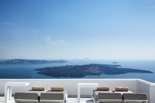 Firostefani Villa Sleeps 7 With Pool And Air Con
