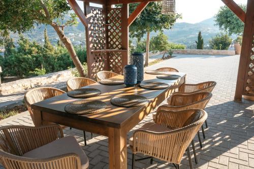 Ksirokampos Villa Sleeps 10 With Pool And Air Con