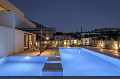 Pefki Villa Sleeps 6 With Pool And Air Con