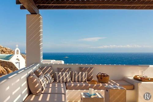 Costa Ilios Villa Sleeps 16 With Pool And Air Con