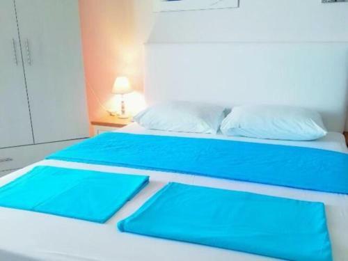 Breezy Holiday Home In Paros At Beach