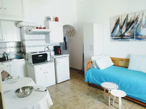 Breezy Holiday Home In Paros At Beach