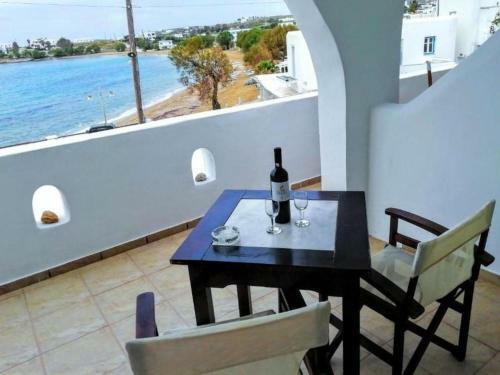 Breezy Holiday Home In Paros At Beach