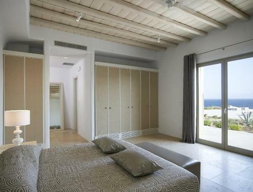 Villa In Paraga Sleeps 16 With Pool And Air Con