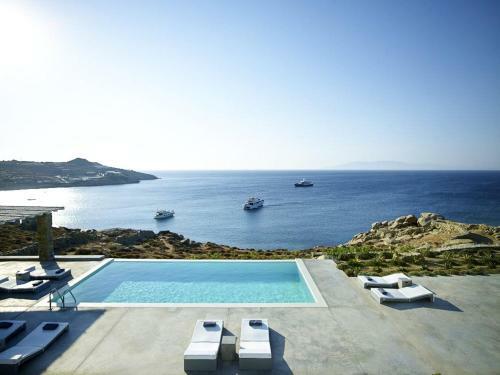 Villa In Paraga Sleeps 16 With Pool And Air Con