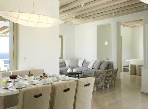 Paraga Villa Sleeps 32 With Pool And Air Con