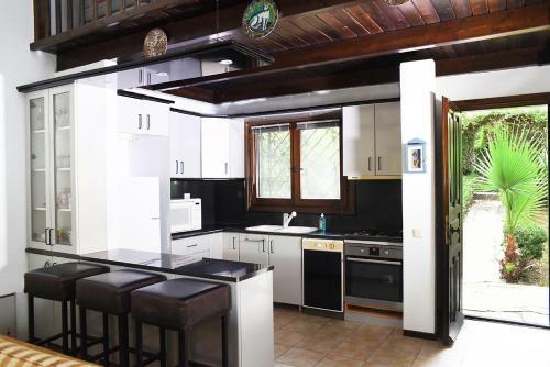 Peekaboo Shared Pool Villa