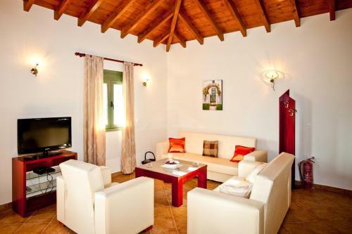 Aselinos Villa Sleeps 6 With Pool Air Con And Wifi