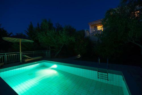 Gialova Villa Sleeps 2 Pool Air Con Wifi