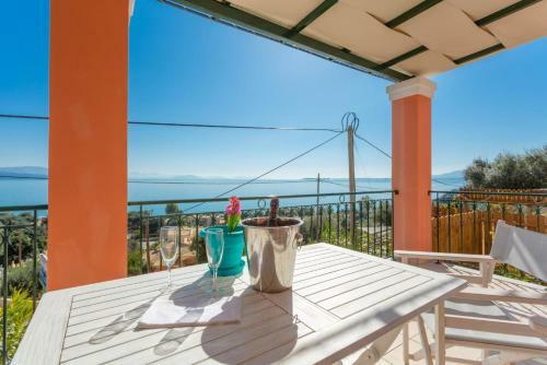 Akti Barbati Villa Tria