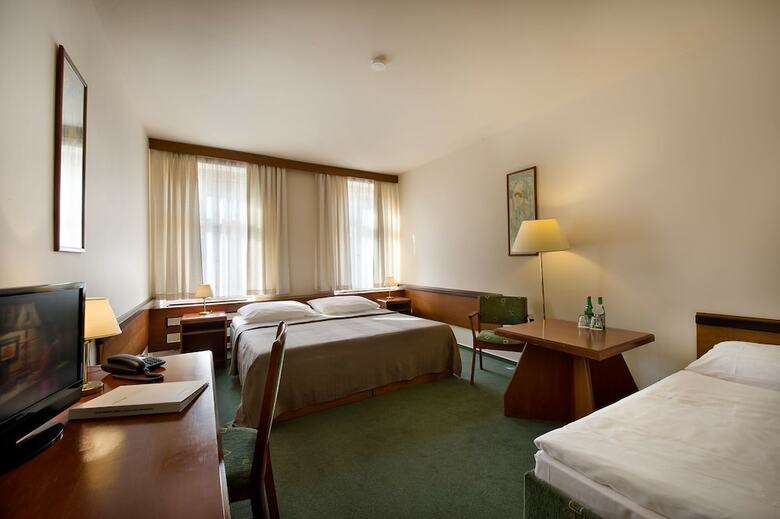 Three Crowns Hotel
