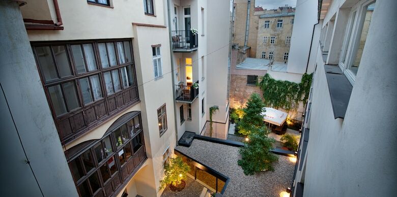 Three Crowns Hotel