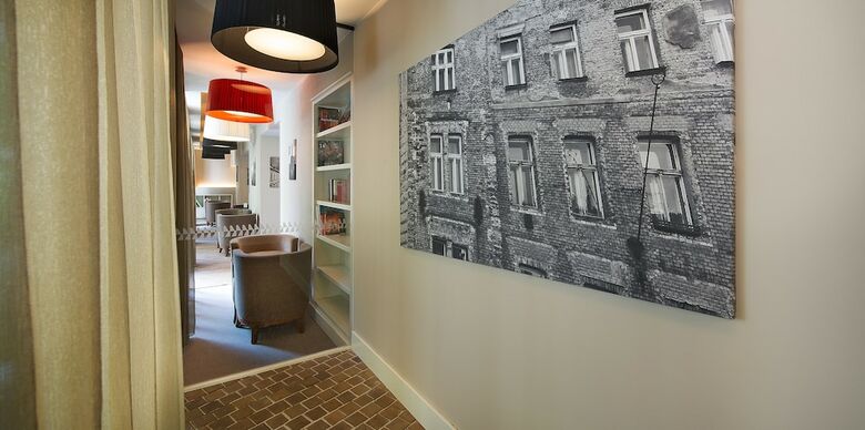 Three Crowns Hotel