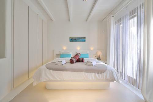 Villa In Elia Sleeps 8 With Pool And Air Con