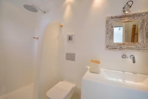 Villa In Elia Sleeps 8 With Pool And Air Con