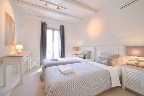 Villa In Elia Sleeps 8 With Pool And Air Con