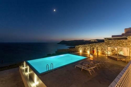 Elia Villa Sleeps 14 With Pool And Air Con