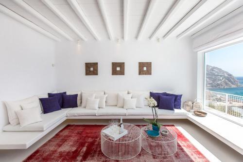 Elia Villa Sleeps 14 With Pool And Air Con