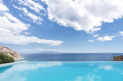 Elia Villa Sleeps 14 With Pool And Air Con