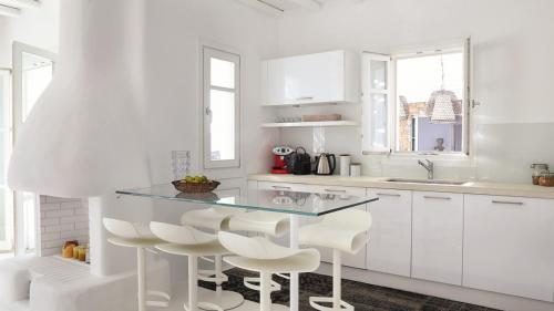 Elia Villa Sleeps 14 With Pool And Air Con