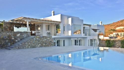 Elia Villa Sleeps 14 With Pool And Air Con