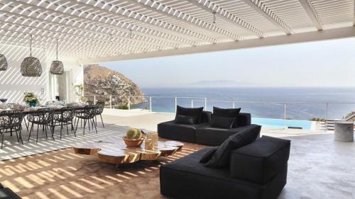 Elia Villa Sleeps 14 With Pool And Air Con