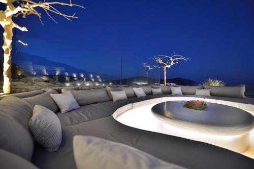 Elia Villa Sleeps 12 With Pool And Air Con