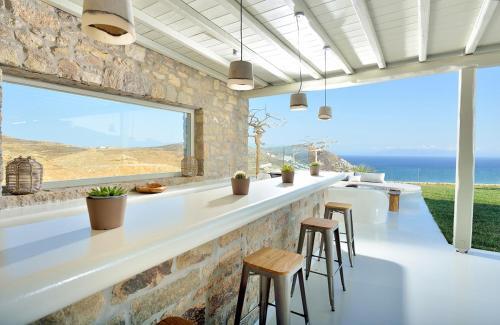 Elia Villa Sleeps 12 With Pool And Air Con