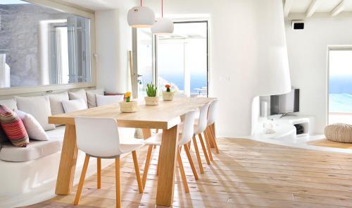 Elia Villa Sleeps 12 With Pool And Air Con