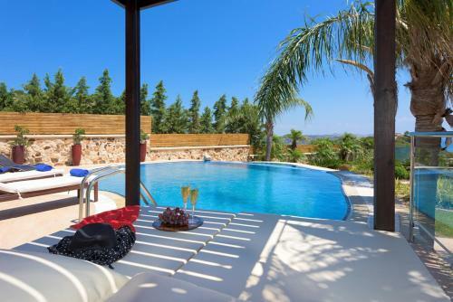 Kalythies Villa Sleeps 8 With Pool And Air Con