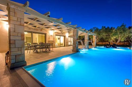 Limni Keriou Villa Sleeps 8 Wifi
