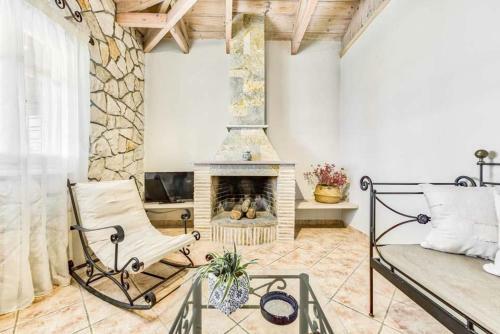 Marathias Villa Sleeps 4 Pool Air Con Wifi