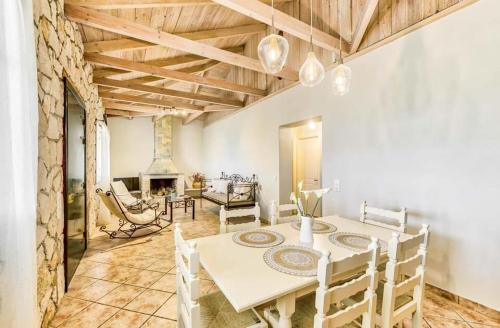Marathias Villa Sleeps 4 Pool Air Con Wifi