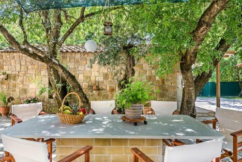 Neromylos Villa Sleeps 6 With Pool And Air Con