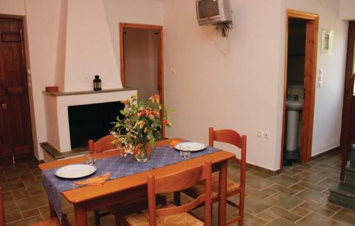 Two-bedroom Holiday Home In Andreas Paralio