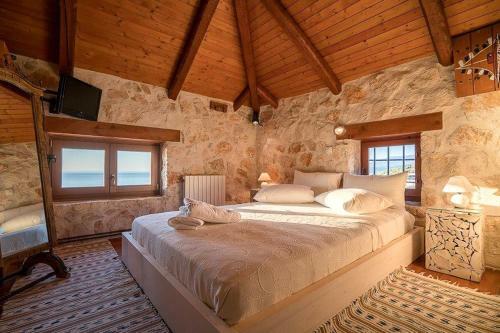 Korithi Villa Sleeps 9 With Pool Air Con And Wifi