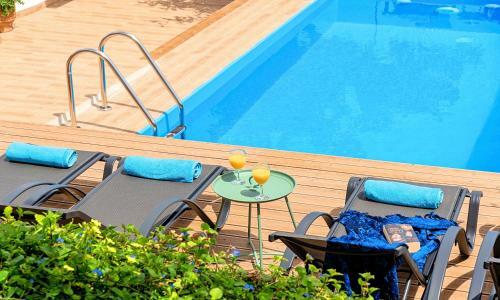 Villa Canes Heated Pool