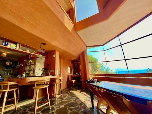 Unique Architecture, Breathtaking Views Of Lake