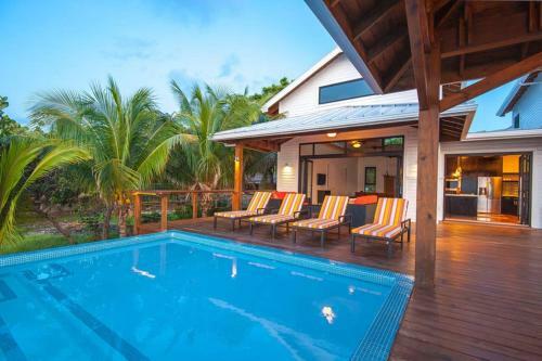Villa Vivaro Roatan North House