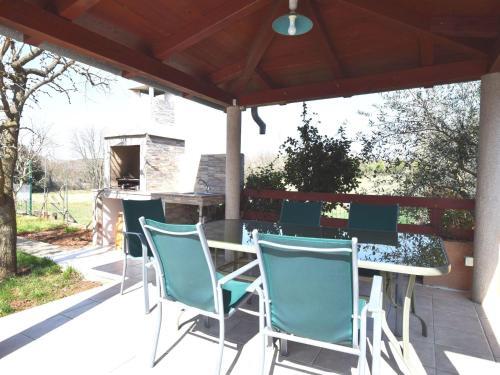 Spacious Apartment In Pula With Swimming Pool