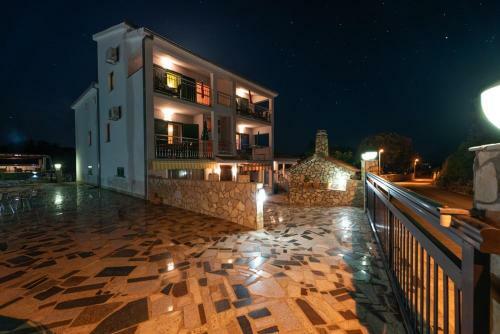 Hostal Apartments Karen