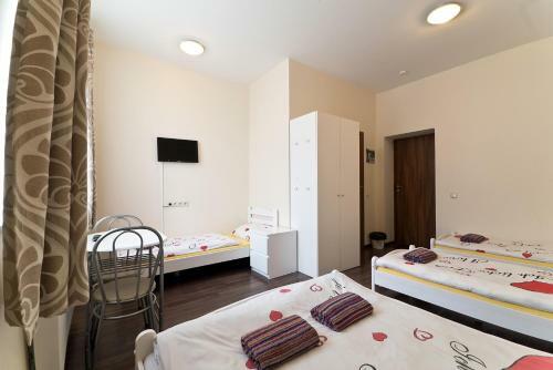 Happy Hotel