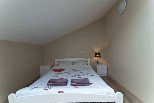 Happy Hotel