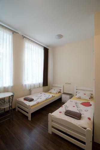 Happy Hotel
